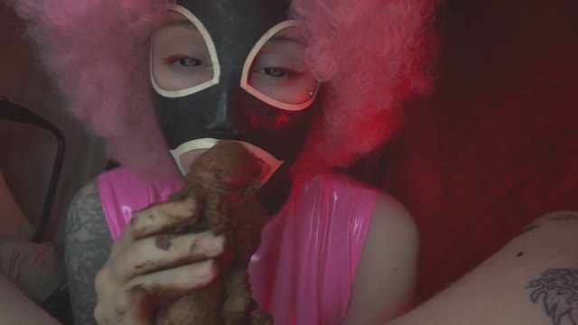 SweetBettyParlour – Midnight Golden Poo Stroking thumbnail