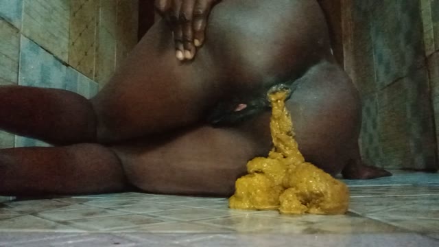 PrettyEbonies – Side pooping and smearing thumbnail