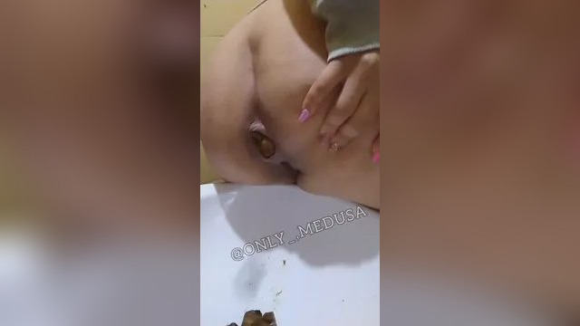Big shit in the gym sink thumbnail