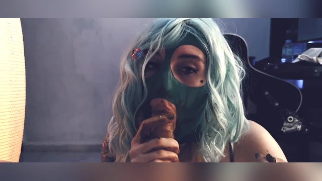 Scat Eat And Shit Sucking By Top Babe Betty- The Green Mask thumbnail
