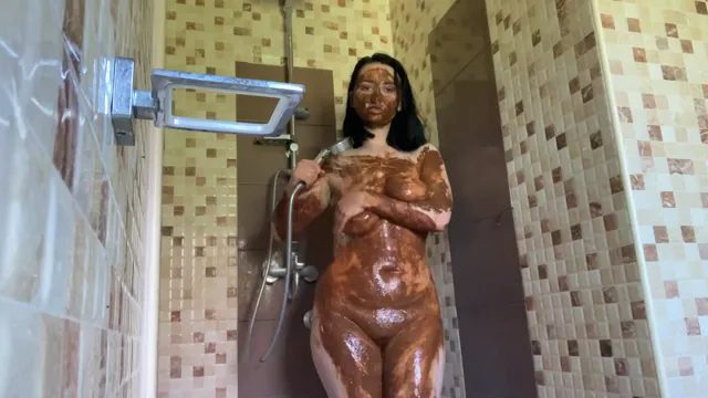 Washing off after shit session thumbnail